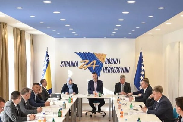 Sjednica Stranke za BiH: Kritika Trojke, HDZ-a i SNSD-a, zatražene hitne reforme Sjednica Stranke za BiH: Kritika Trojke, HDZ-a i SNSD-a, zatražene hitne reforme
