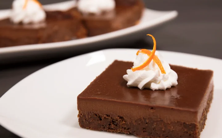 Savršen ljetni desert bez pečenja: Kremasti čokoladni cheesecake koji uspijeva svima