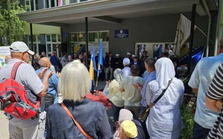 Porodice još tragaju za 42 nestale osobe iz Kalinovika, traže optužnice i uklanjanje murala Mladiću